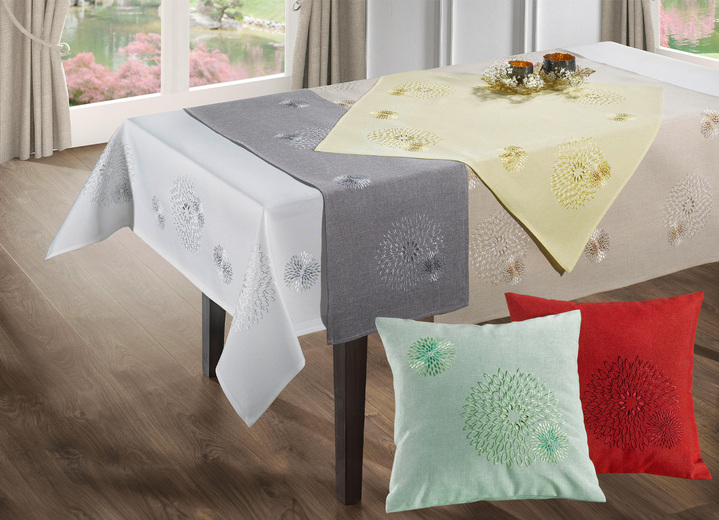 Tischdecken - Tisch- und Raumdekoration mit aufwendiger Stickerei, in Größe 135 (2 Platzsets, 30/ 45 cm) bis 404 (Kissenbezug, 40/ 40 cm), in Farbe WEISS